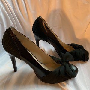 Nine West - Black Leather and Fabric Heel with Bow - Size 9M